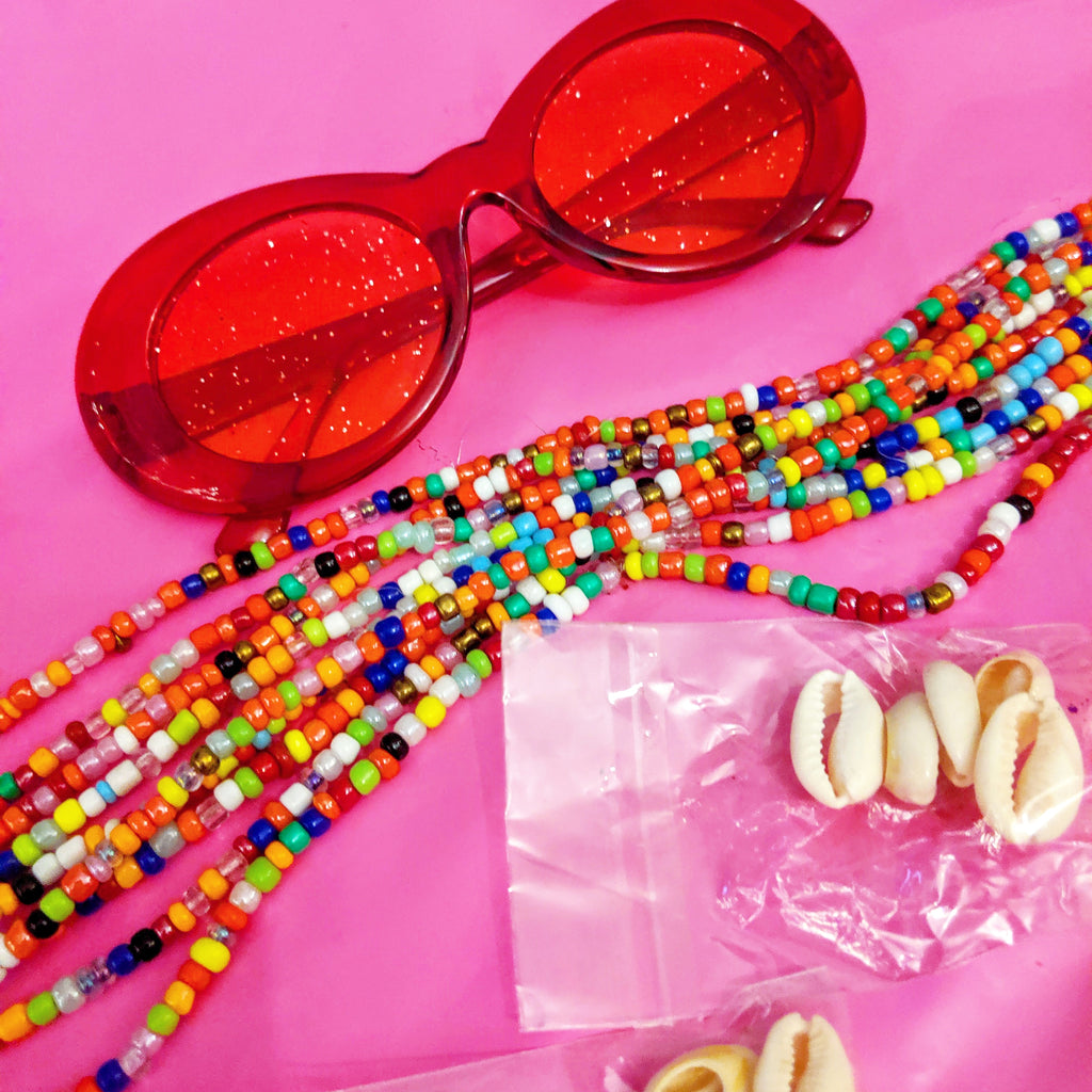 CATFACE SPARKLY STRAWBERRY SUNGLASSES ONE SIZE.