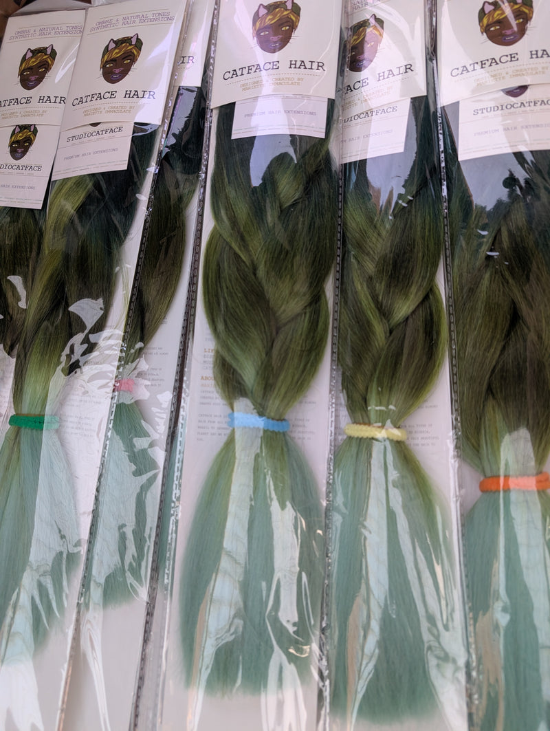 PRETTY LIL GREEN OMBRE BRAIDING HAIR - 16 INCHES