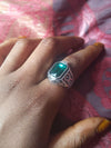 CATFACE VINTAGE:  FASHION SILVER RING: EMERALD GREEN QUEEN.