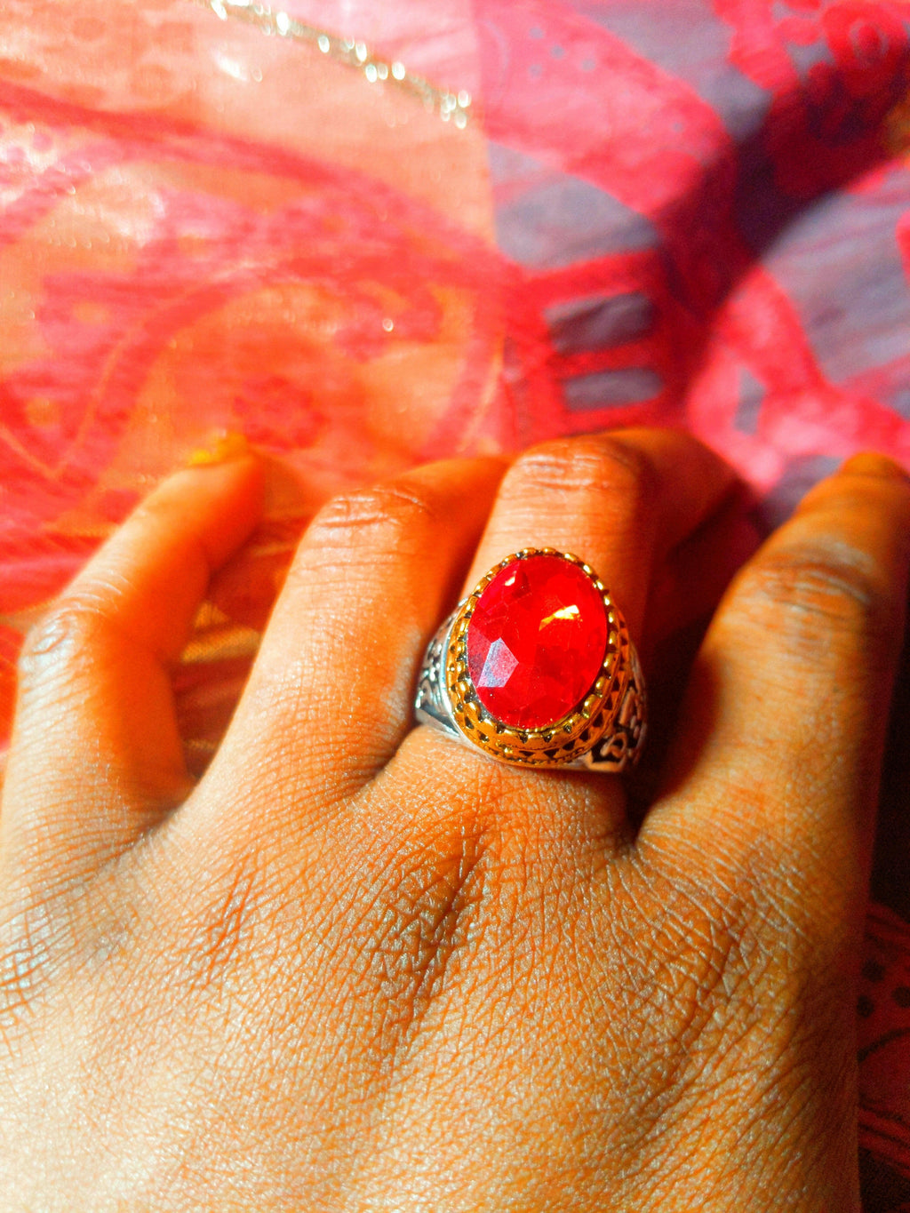 CATFACE VINTAGE:  FASHION SILVER RING: RUBY RED STONE QUEEN