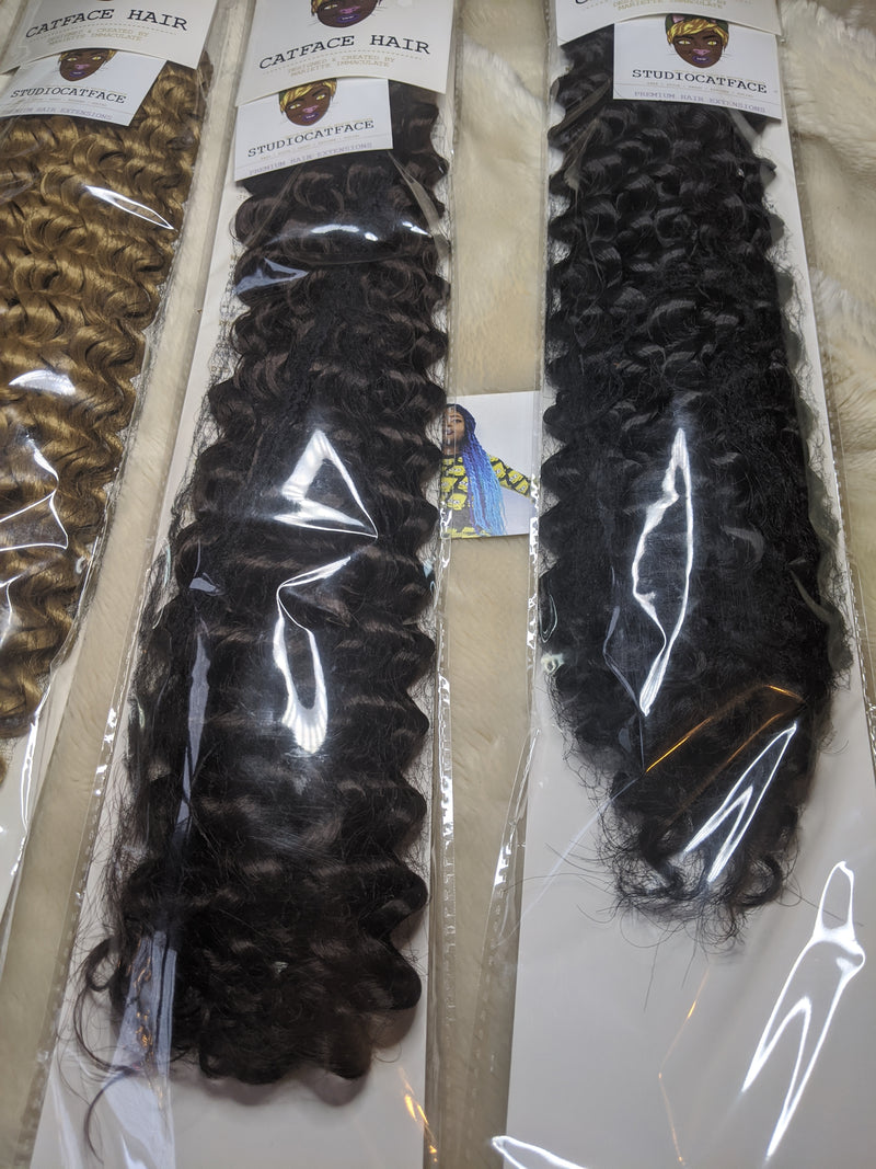 BLACK OMBRE BULK BEACH CURLY HAIR -  CROCHET BRAIDS 24 INCHES CATFACE HAIR.