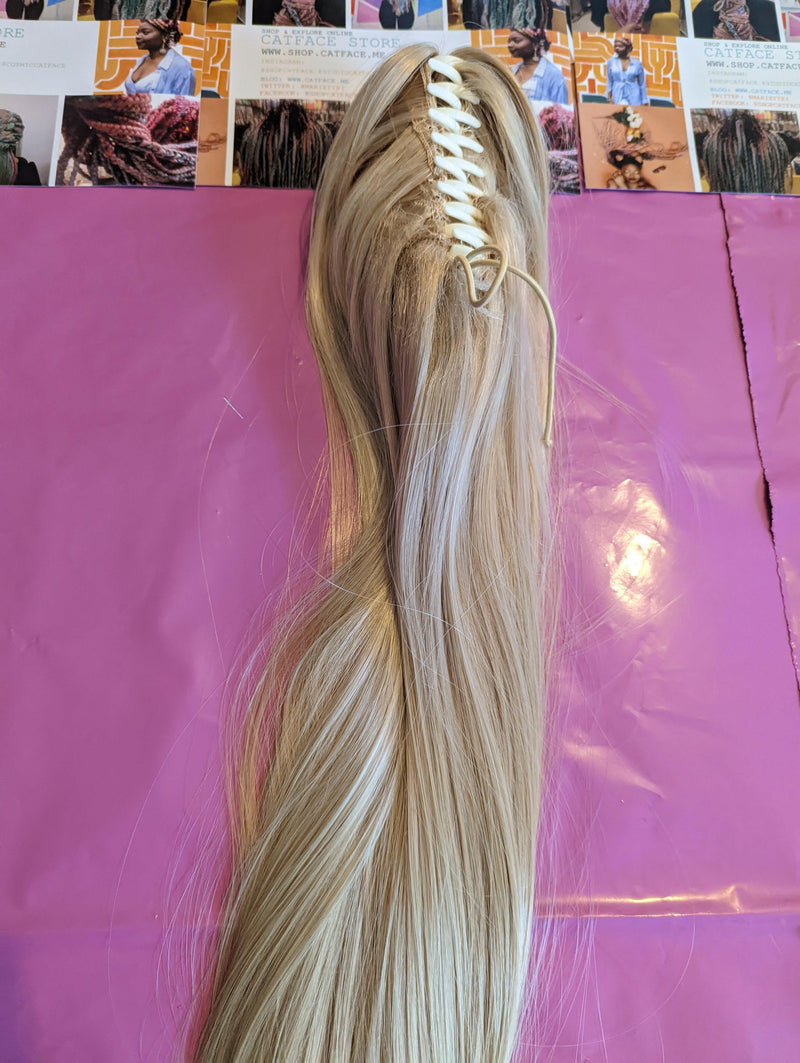 LIGHT HONEY BLONDE CLIP IN PONYTAIL HAIR EXTENSIONS.